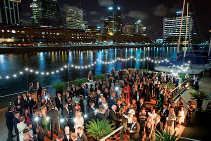 Ambientado como La Princesa del Pacífico, el transatlántico que comandaba el capitán Merrill Stubing en la serie que inspiró la fiesta, el Yacht Club Puerto Madero fue el escenario perfecto para esta aventura náutica.