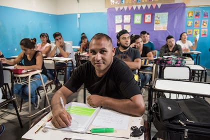 Iván, 27 años, Santa Fe. Volver a estudiar le permitió descubrir muchos aspectos de su vida que no conocía y valorar sus capacidades