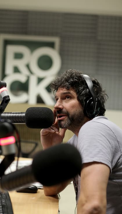 Sobre su hijo. «Trato de mantener una cosa cómplice, pero siento que ya voy corriendo de atrás, como con las redes sociales»