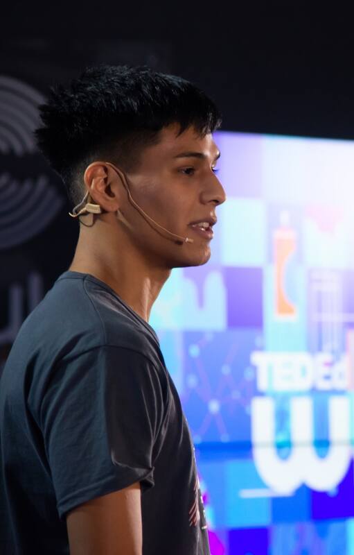 Iván, de 19 años, en su charla de Clubes Ted-Ed