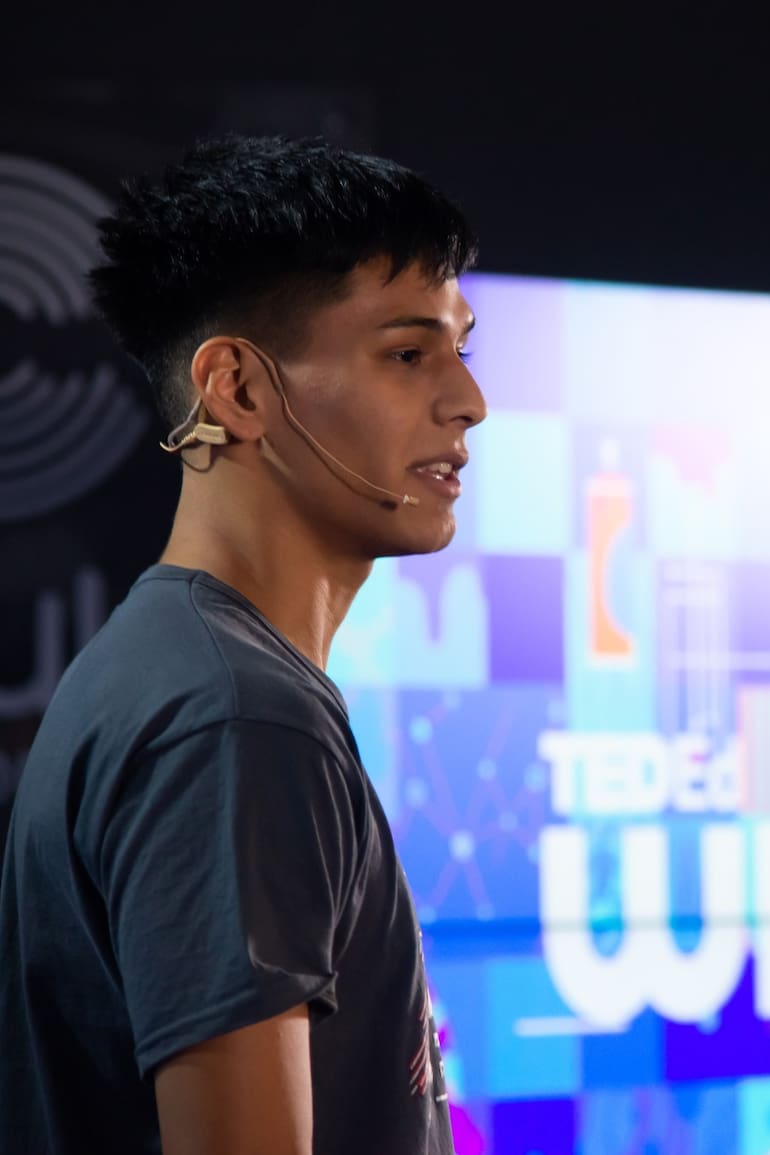 Iván, de 19 años, en su charla de Clubes Ted-Ed