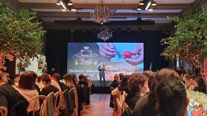 Iván de Pineda condujo la ceremonia de premiación del concurso, realizada en el hotel Alvear Palace