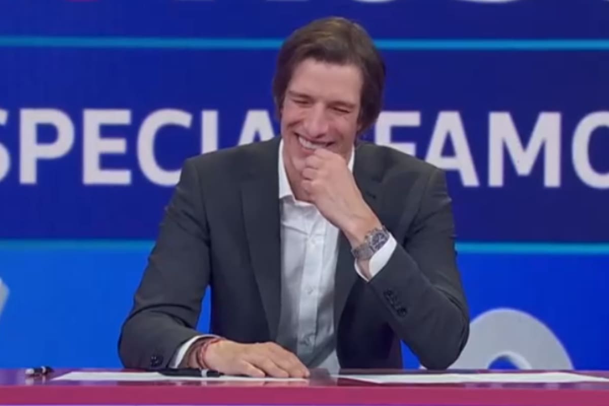 Iván de Pineda fue furor en las redes sociales luego de tentarse en pleno aire de Pasapalabra.