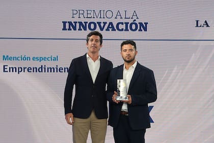 Ivan Gauna, de Ethix posa junto a Berges