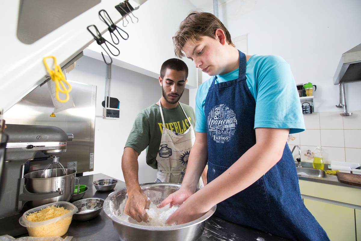 Iván Jourdan-Gassin trabaja en una empresa de comidas congeladas