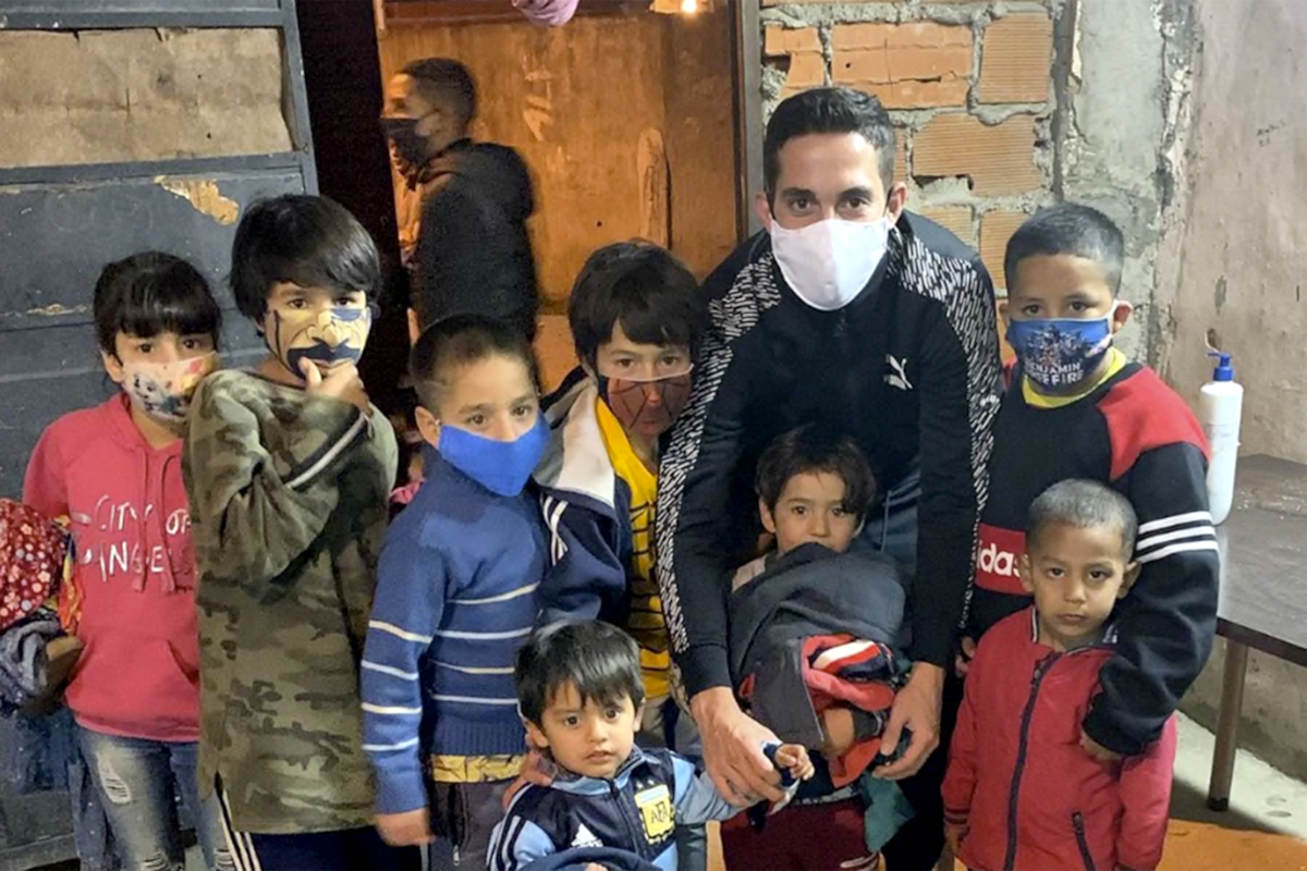 Iván Marcone no perdió el tiempo durante la cuarentena: cambió distanciamiento social por ayuda social.