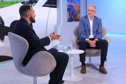 Iván Mazorco, editor de Movilidad y Christian Kimelman, gerente general de BYD Argentina