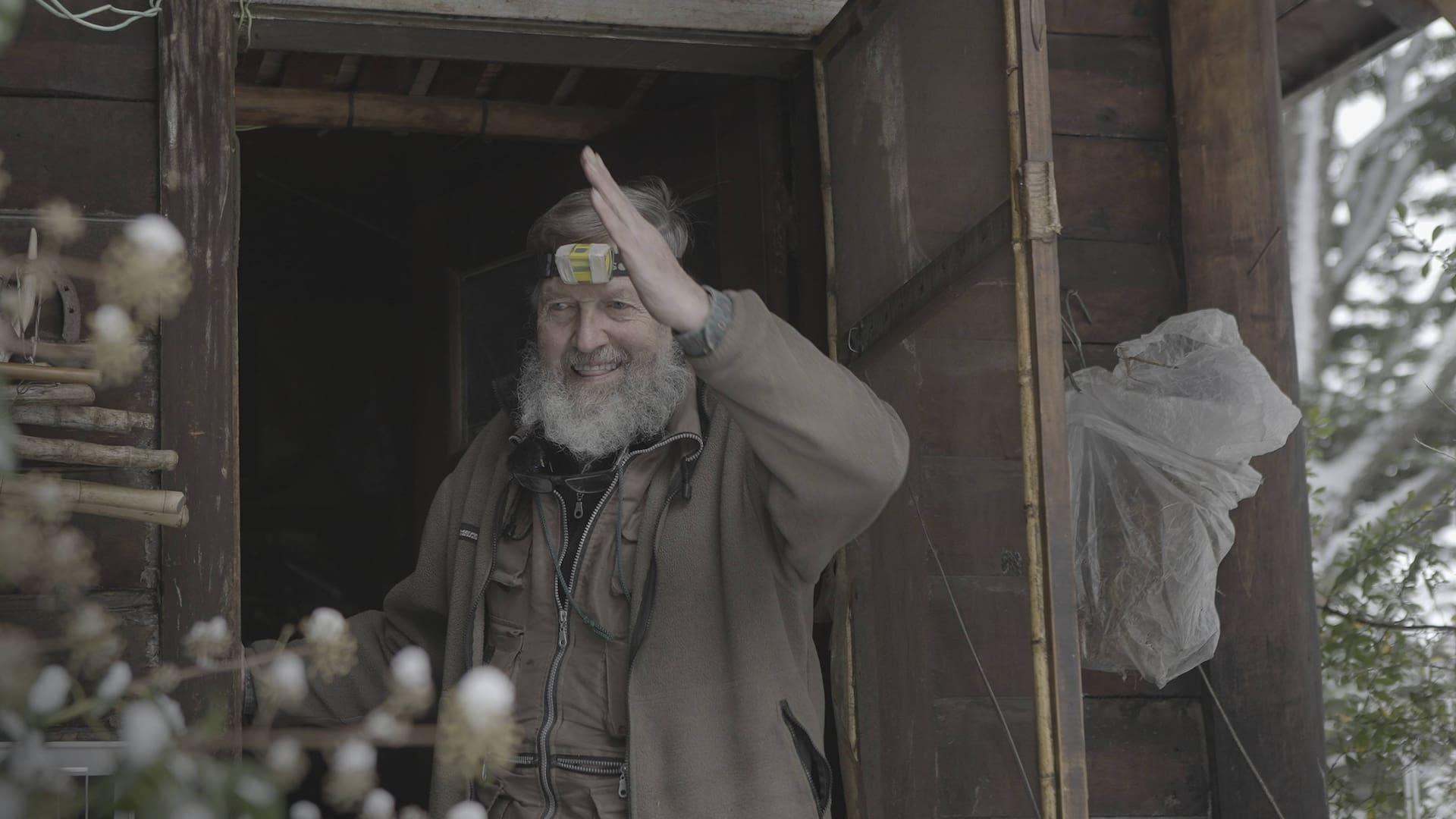 Iván Moricz Karl en su cabaña del lago Lolog