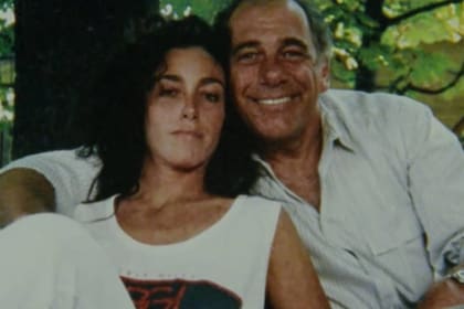 Ivan Nagy era la pareja de Heidi Fleiss cuando le presentó a Alex Adams, conocida como Madama 90210, que la introdujo en el mundo de la prostitución VIP