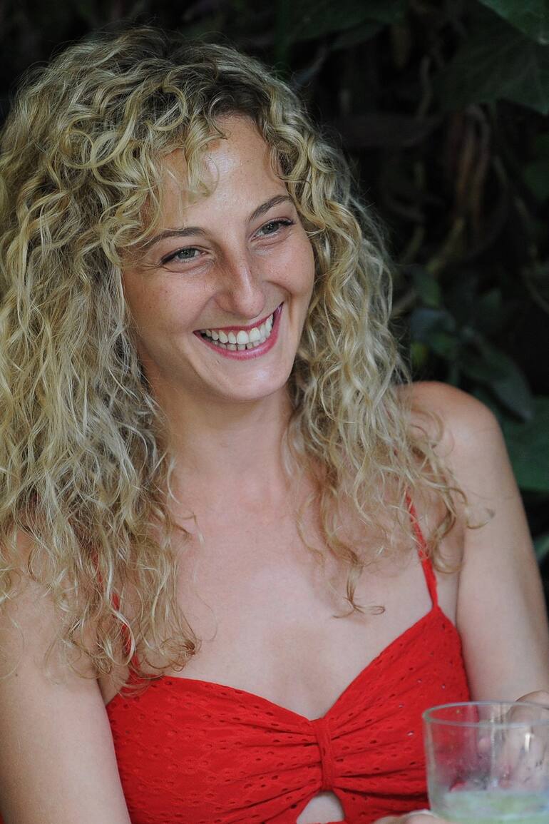 Ivana Woscoboinik se ríe cuando le preguntan "el anillo para cuándo"
