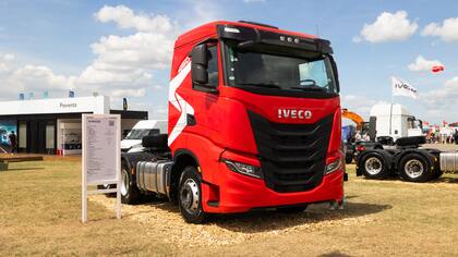 IVECO S Way 450 6X2.