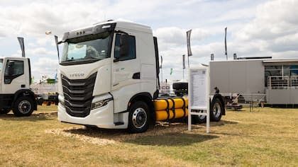 IVECO S Way NG 6X2.