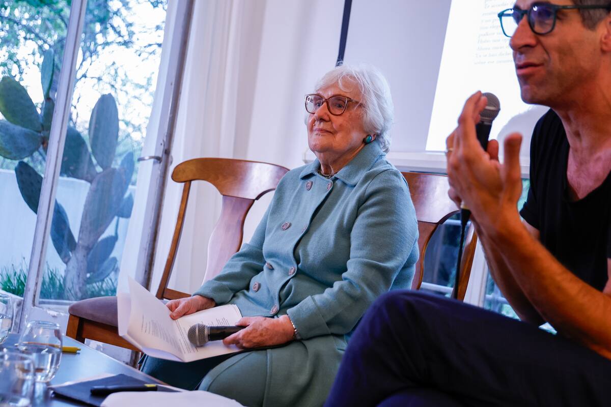 Ivonne Bordelois y Alejandro Crotto en la conversación "Lo sagrado en lo mínimo: contemplación y poesía"