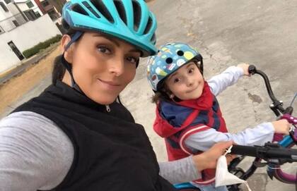 Ivonne Montero junto a su hija Antonella