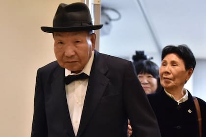 Iwao Hakamada, fotografiado con su hermana Hideko en 2019. Salió de la cárcel en 2014