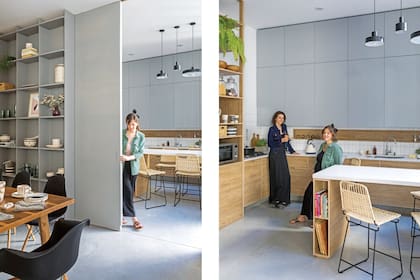 Engamada con el mueble, la puerta pasa desapercibida cuando está cerrada. Banquetas (Brugués Mosconi) y trío de luces ‘Chiara’ (D A Iluminación). Joy Zimmerman (izq.) y Camila Castillo, de Ideï Arquitectura.