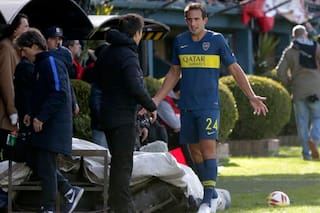 Boca sufre las lesiones: Izquierdoz jugó 5 minutos y debió ser reemplazado