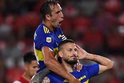 Izquierdoz y Benedetto, amigos dentro y fuera de la cancha