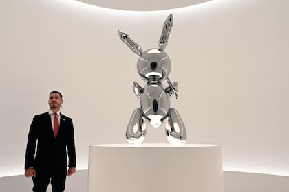El Conejo, realizado en 1986 por Jeff Koons y vendido en Christies por 91,075 millones de dólares