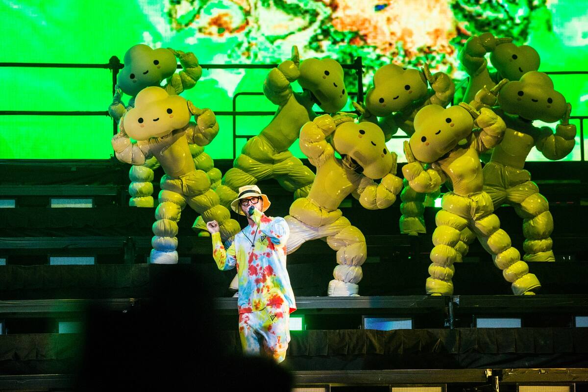 J Balvin en el Movistar Arena