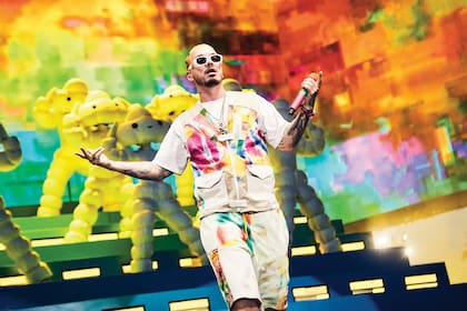 J Balvin redefinió el reggaetón y lo llevó a la cima de los rankings. El 14 de diciembre toca en Buenos Aires