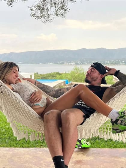 J Balvin y Valentina Ferrer se convirtieron en padres de Río el 27 de junio de 2021; al anunciar la separación, ella aseguró que acompañar a su hijo “con todo nuestro amor” seguirá siendo la prioridad de ambos