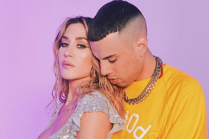 J Mena anunció su nuevo single de manera silenciosa y con una jugada foto junto a Romeo El Santo.