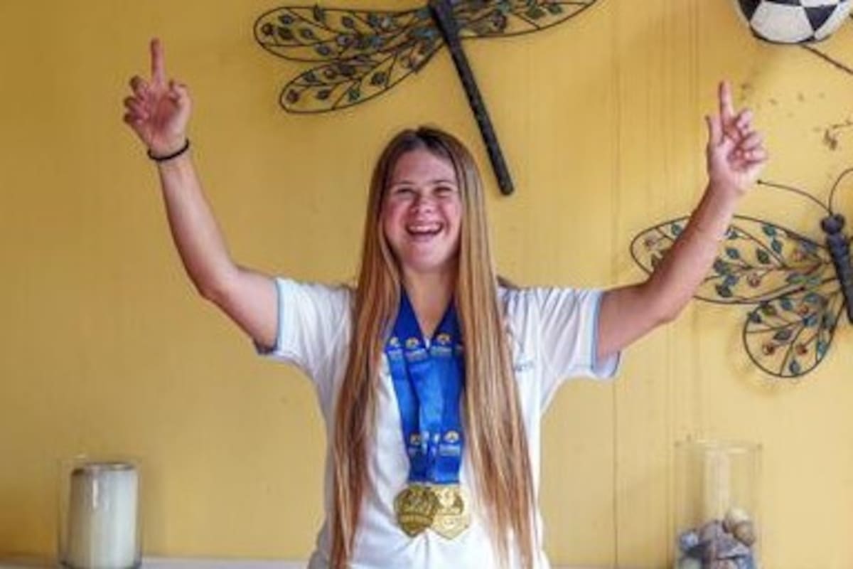 Jacinta Martínez Ranceze (20) es campeona de natación artística, antes llamado nado sincronizado