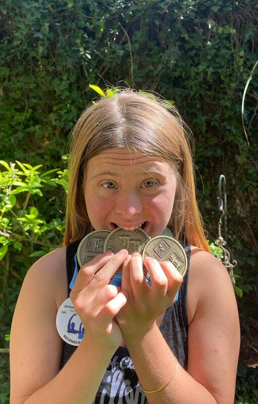 Jacinta Martínez Ranceze, campeona de nado sincronizado con algunas de sus tantas medallas