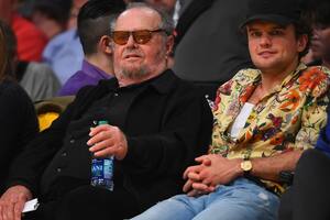 Jack con su hijo Ray, el 4 de abril de este año viendo a los Lakers