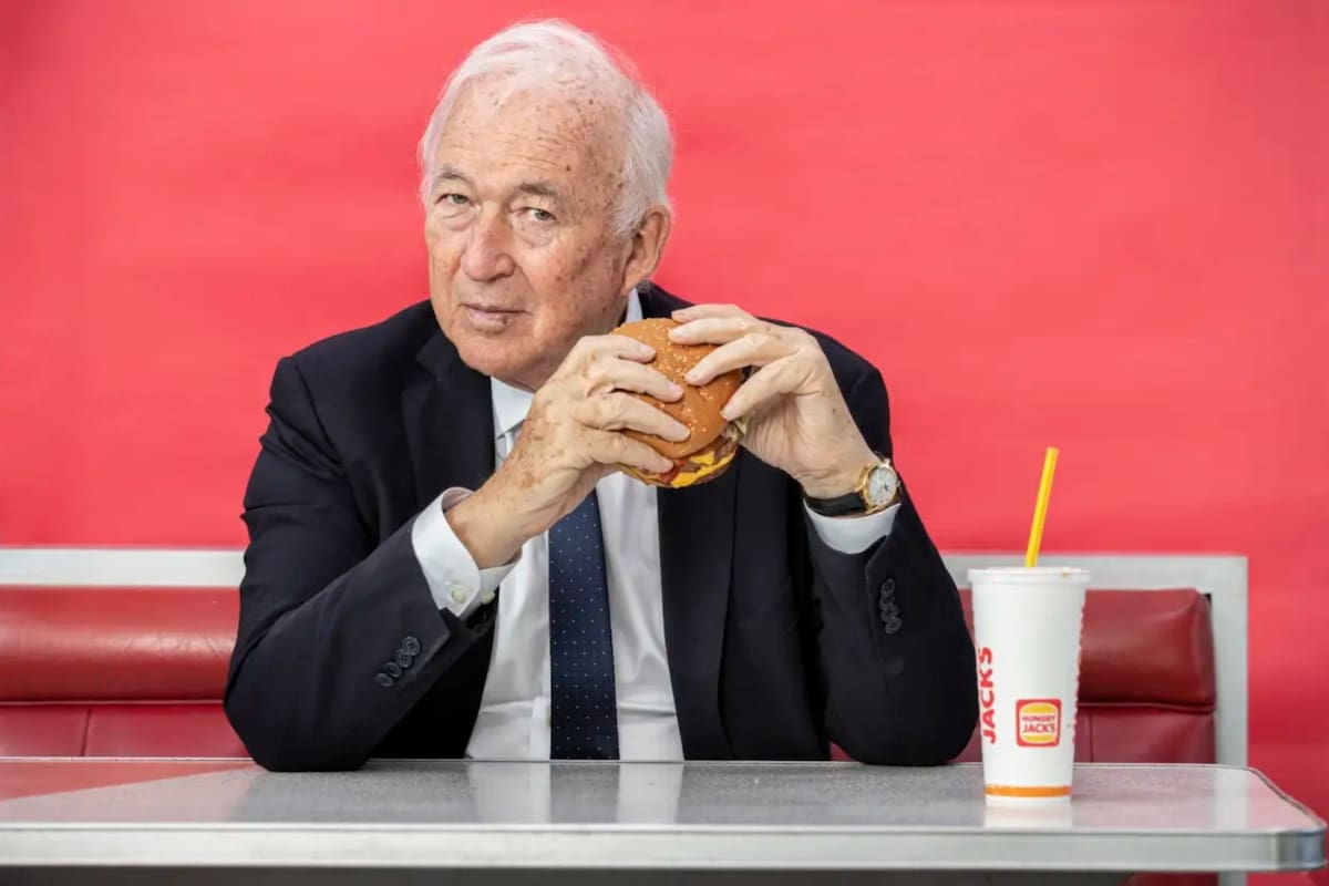 Jack Cowin es el fundador y presidente de Competitive Foods Australia, que opera Hungry Jack’s y es el principal accionista de Domino’s Pizza