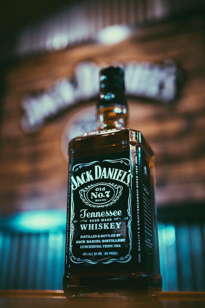 Jack Daniel's consideró que las referencias vulgares del juguete de perros a través de un juego de palabras con su marca los perjudica