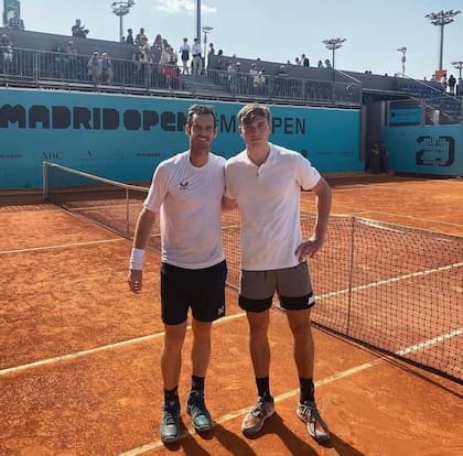 Jack Draper, en Madrid, junto con su gran referente, Andy Murray