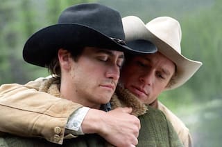 La historia detrás de los apasionados besos, qué rol tuvo Joaquin Phoenix y el destino de la camisa