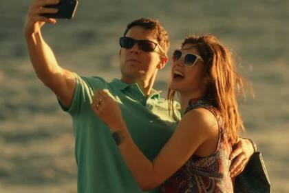 Jack Lacy y Alexandra DAddario en The White Lotus