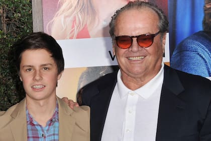 Jack Nicholson junto a su nieto mayor, Sean Norfleet, en la alfombra roja de un estreno en 2010