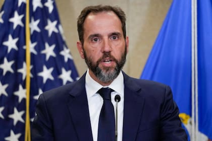 Jack Smith, el fiscal especial encargado de investigar al expresidente Donald Trump, en conferencia de prensa en la sede del Departamento de Justicia en Washington el 1 de agosto del 2023. (AP foto/J. Scott Applewhite)