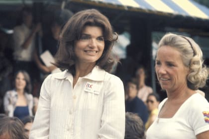 Jackie Onassis and Ethel Kennedy during RFK Pro Celebrity Tennis Tournament - August 23, 1975 at Forest Hills Stadium in New York City, New York, United States. (Photo by Ron Galella/Ron Galella Collection via Getty Images)