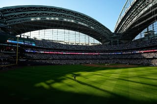 MLB deja el techo abierto para el Juego 2 entre Cerveceros y Padres tras incidente de Ty France