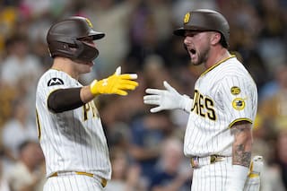 Jonrón de dos carreras de Merrill y 30mo salvamento de Miller dan a Padres triunfo 3-2 ante Cerveceros