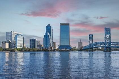 Jacksonville cuenta con una gran oferta de empleo y el ingreso familiar se incrementó en promedio en los últimos años