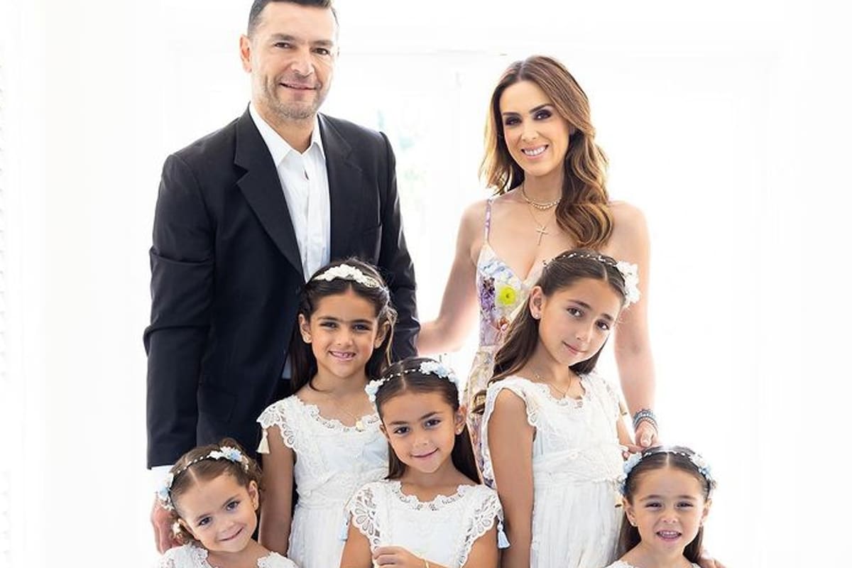 Jacky Bracamontes compartió fotos familiares de la Primera Comunión de sus hijas