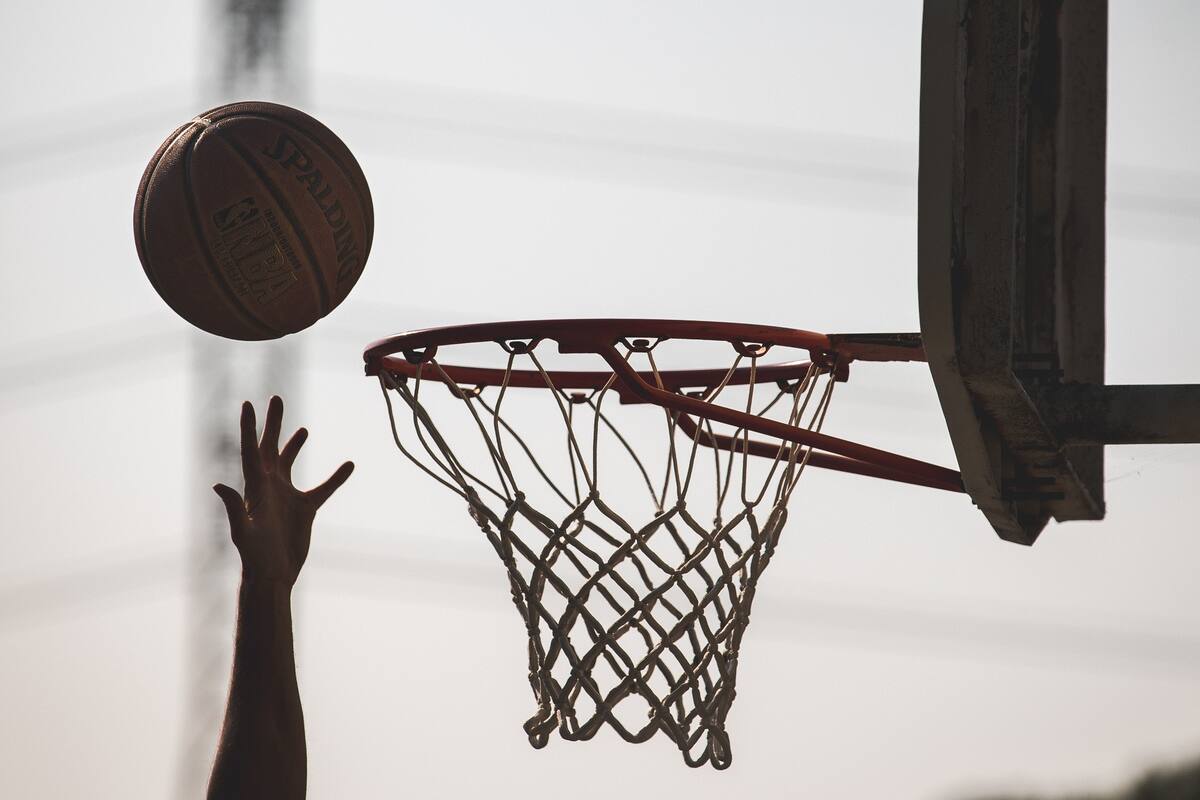 Jacob Harper nació sin un brazo, aunque siempre le contó a sus amigos que un tiburón se lo había arrancado