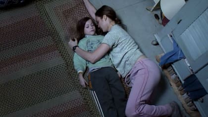 Jacob Tremblay y Brie Larson en Room