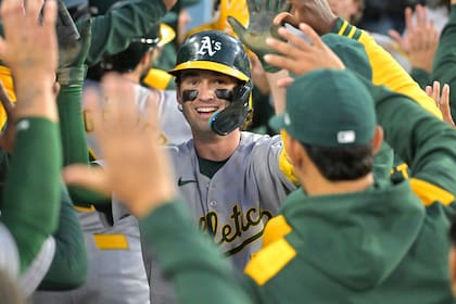 Jacob Wilson batea de 5-4 con 2 jonrones de 2 carreras y Atléticos aplastan 11-1 a Dodgers