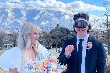 Jacob Wright se casó con su esposa, Cambree, con los anteojos Vision Pro de Apple puestos