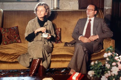 Chirac, en su época como alcalde de París, junto a su esposa, Bernadette