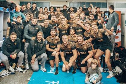 Jaguares celebra en el vestuario de Vélez tras el triunfo sobre Sunwolves.