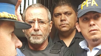 Jaime salió de la sede de la Policía Federal con un chaleco antibalas