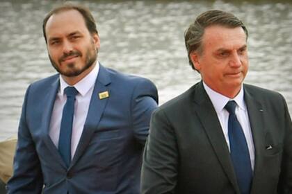 Carlos Bolsonaro, hijo de Jair Bolsonaro, está siendo investigado por la Policía Federal de Brasil